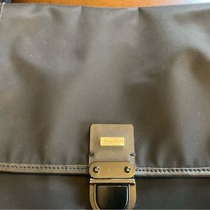 Midsized messenger bag